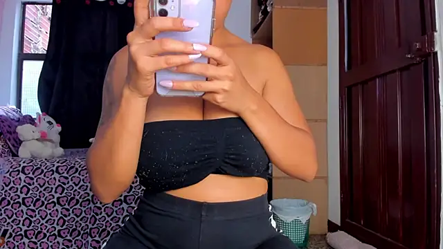 Snapshot of AlondraDiossa03 chatting on November 2025 06:10:01 PM AlondraDiossa03 online show from November 2025 06:10:01 PM