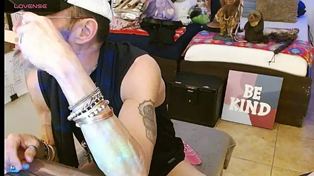 Snapshot of mycock2474u chatting on March 2025 03:52:02 AM mycock2474u online show from March 2025 03:52:02 AM