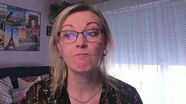 vanessa chat online show from March 2025 02:23:02 PM