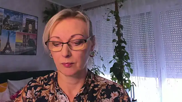 vanessa chat online show from October 2025 01:18:01 PM