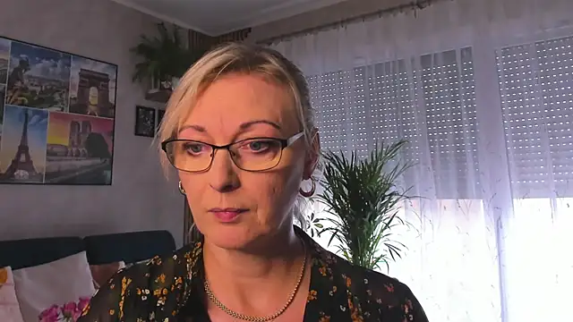 vanessa chat online show from October 2025 01:19:01 PM