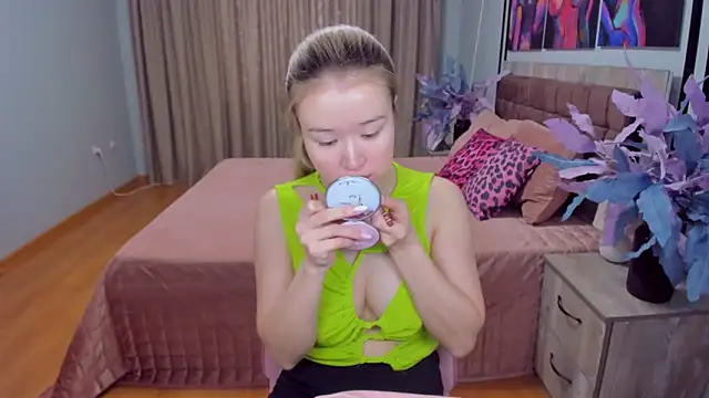 PollyOcean online show from March 2025 09:40:02 AM