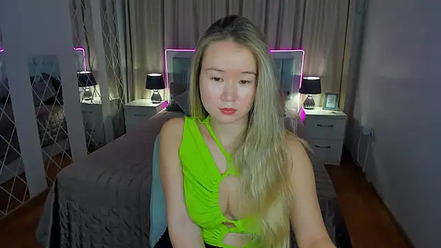 PollyOcean online show from November 2025 10:58:02 AM