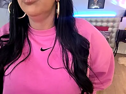 TiffanyRoxx online show from November 2025 07:05:02 PM