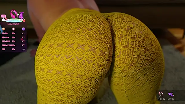 Snapshot of pawg_queen chatting on October 2025 10:48:02 PM pawg queen online show from October 2025 10:48:02 PM