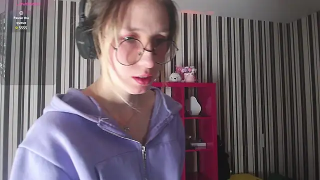 Snapshot of _Hanna_Moon_ chatting on December 2024 08:20:01 AM  Hanna Moon  online show from December 2024 08:20:01 AM