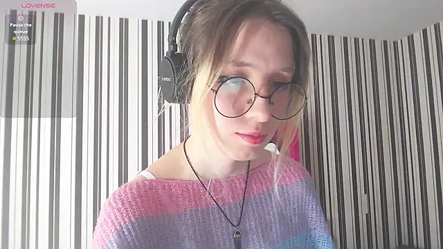 Snapshot of _Hanna_Moon_ chatting on December 2024 08:23:02 AM  Hanna Moon  online show from December 2024 08:23:02 AM