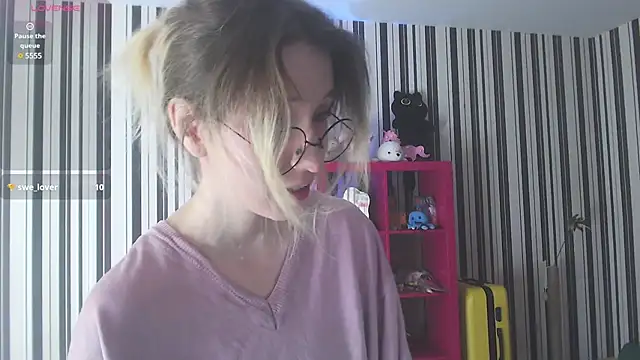 Snapshot of _Hanna_Moon_ chatting on December 2024 09:17:02 AM  Hanna Moon  online show from December 2024 09:17:02 AM