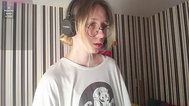 Snapshot of _Hanna_Moon_ chatting on January 2025 09:05:01 AM  Hanna Moon  online show from January 2025 09:05:01 AM