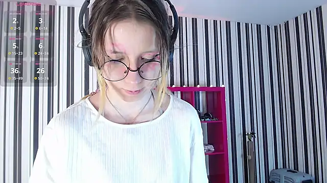 Snapshot of _Hanna_Moon_ chatting on February 2025 07:15:01 AM  Hanna Moon  online show from February 2025 07:15:01 AM