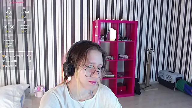 Snapshot of _Hanna_Moon_ chatting on February 2025 10:18:02 AM  Hanna Moon  online show from February 2025 10:18:02 AM