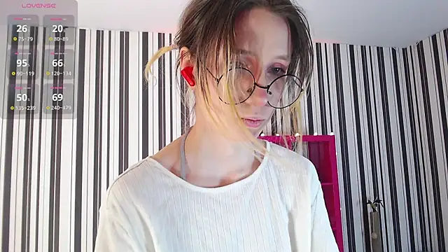 Snapshot of _Hanna_Moon_ chatting on February 2025 07:38:01 AM  Hanna Moon  online show from February 2025 07:38:01 AM