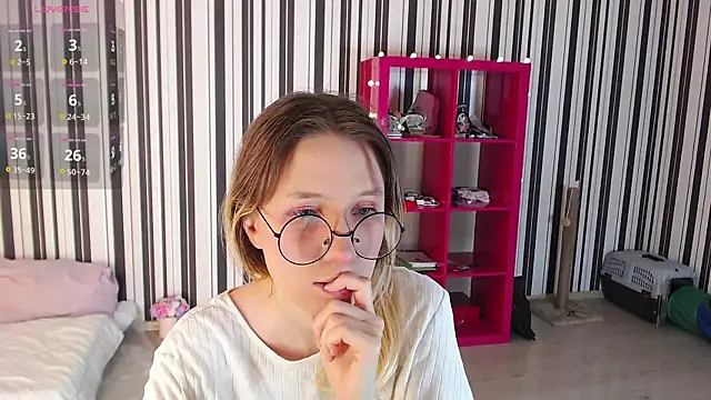 Snapshot of _Hanna_Moon_ chatting on February 2025 08:06:01 AM  Hanna Moon  online show from February 2025 08:06:01 AM