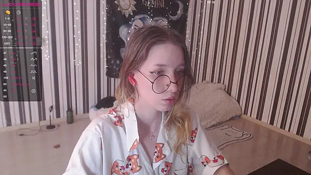 Snapshot of _Hanna_Moon_ chatting on September 2025 10:15:01 AM  Hanna Moon  online show from September 2025 10:15:01 AM