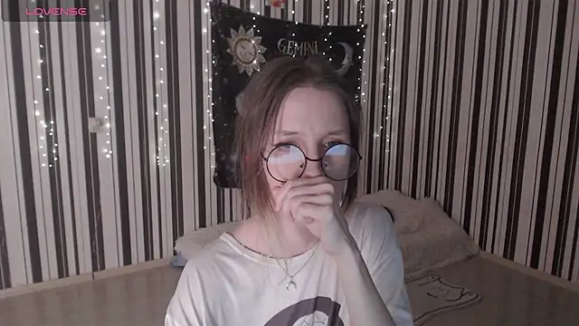 Snapshot of _Hanna_Moon_ chatting on October 2025 10:59:02 AM  Hanna Moon  online show from October 2025 10:59:02 AM