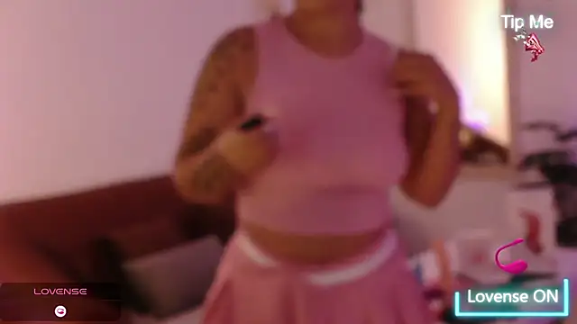 Snapshot of little_susie chatting on September 2025 08:17:01 AM little susie online show from September 2025 08:17:01 AM