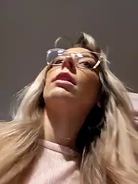 Snapshot of LilyOrion chatting on January 2025 07:00:02 PM LilyOrion online show from January 2025 07:00:02 PM