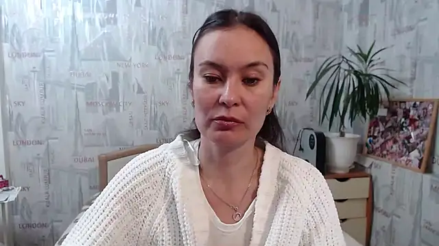 Snapshot of GinaQSoul chatting on September 2025 06:08:01 PM GinaQSoul online show from September 2025 06:08:01 PM