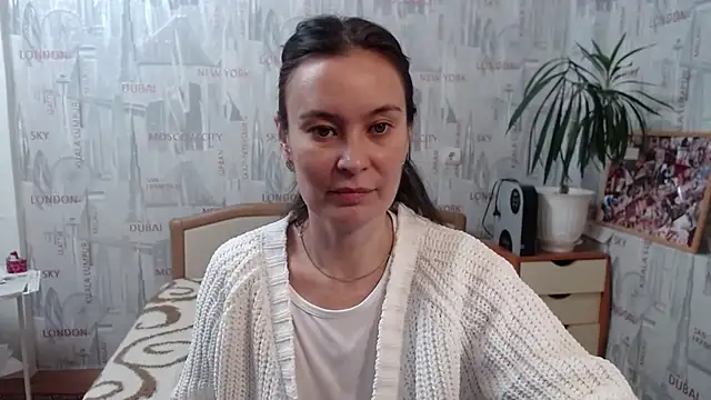 Snapshot of GinaQSoul chatting on September 2025 10:28:01 AM GinaQSoul online show from September 2025 10:28:01 AM