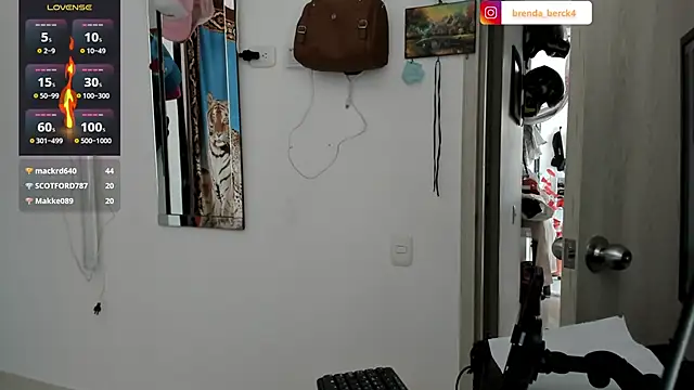 Snapshot of Brenda_Berck_ chatting on February 2025 02:06:02 PM Brenda Berck online show from February 2025 02:06:02 PM