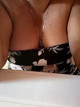 Snapshot of Brenda_Berck_ chatting on September 2025 01:44:02 PM Brenda Berck online show from September 2025 01:44:02 PM