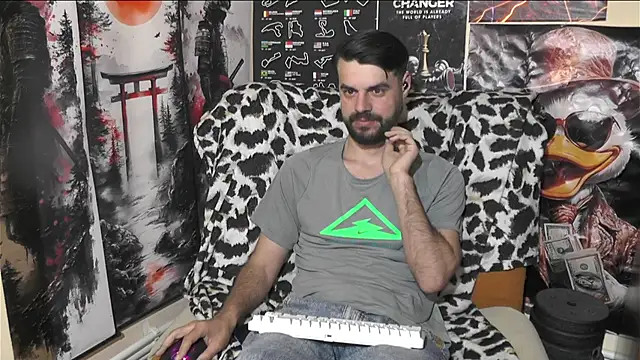 Snapshot of 00george chatting on April 2026 07:11:02 AM 00george online show from April 2026 07:11:02 AM
