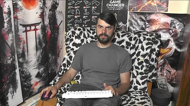 Snapshot of 00george chatting on May 2026 09:28:02 AM 00george online show from May 2026 09:28:02 AM