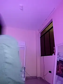 Snapshot of Latin_summer chatting on December 2024 01:32:01 AM Latin summer online show from December 2024 01:32:01 AM