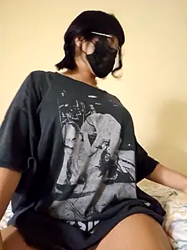 Snapshot of Latin_summer chatting on November 2025 11:40:01 PM Latin summer online show from November 2025 11:40:01 PM