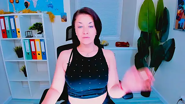 AnaMills online show from December 2025 10:32:01 AM