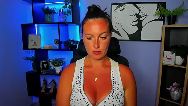 Snapshot of FUN_AMI chatting on July 2026 06:20:01 PM FUN AMI online show from July 2026 06:20:01 PM