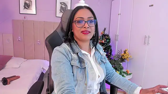 Inndrahot online show from December 2024 04:00:02 AM