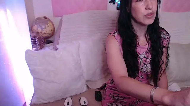 -carla- online show from October 2025 04:33:01 AM