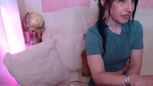 Snapshot of -carla- chatting on May 2026 05:45:02 AM -carla- online show from May 2026 05:45:02 AM