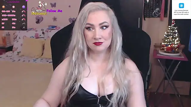 Snapshot of MissLexyGold chatting on December 2024 11:00:02 AM MissLexyGold online show from December 2024 11:00:02 AM