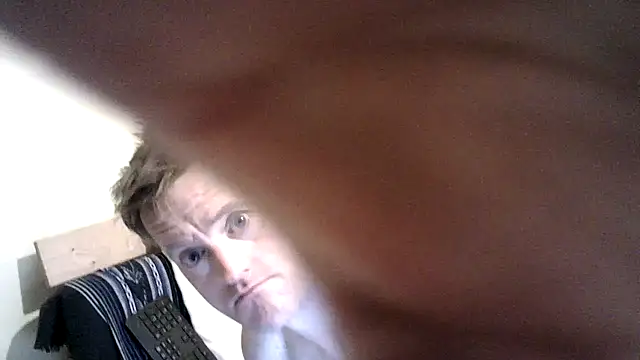 Snapshot of londonfuckwhore chatting on September 2025 12:14:01 AM londonfuckwhore online show from September 2025 12:14:01 AM