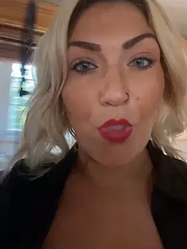 Snapshot of LittleMissEeve chatting on September 2025 09:14:02 PM LittleMissEeve online show from September 2025 09:14:02 PM