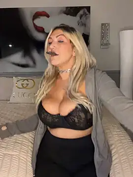 Snapshot of LittleMissEeve chatting on October 2025 02:01:02 AM LittleMissEeve online show from October 2025 02:01:02 AM