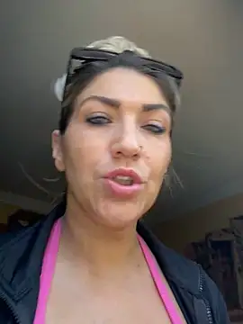 Snapshot of LittleMissEeve chatting on November 2025 05:13:01 PM LittleMissEeve online show from November 2025 05:13:01 PM