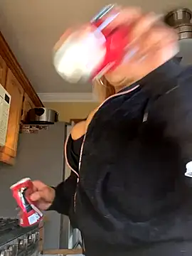 Snapshot of LittleMissEeve chatting on November 2025 07:01:02 PM LittleMissEeve online show from November 2025 07:01:02 PM