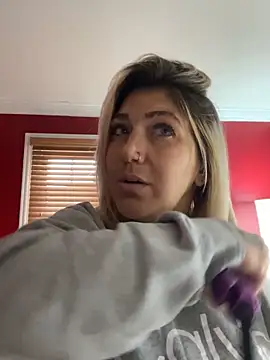 Snapshot of LittleMissEeve chatting on November 2025 04:11:02 PM LittleMissEeve online show from November 2025 04:11:02 PM