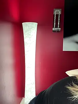 Snapshot of LittleMissEeve chatting on November 2025 04:12:01 AM LittleMissEeve online show from November 2025 04:12:01 AM