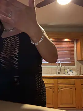 Snapshot of LittleMissEeve chatting on November 2025 09:36:02 PM LittleMissEeve online show from November 2025 09:36:02 PM