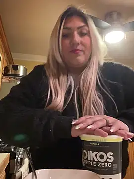 Snapshot of LittleMissEeve chatting on November 2025 11:52:01 PM LittleMissEeve online show from November 2025 11:52:01 PM