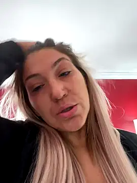 Snapshot of LittleMissEeve chatting on December 2025 04:24:02 PM LittleMissEeve online show from December 2025 04:24:02 PM