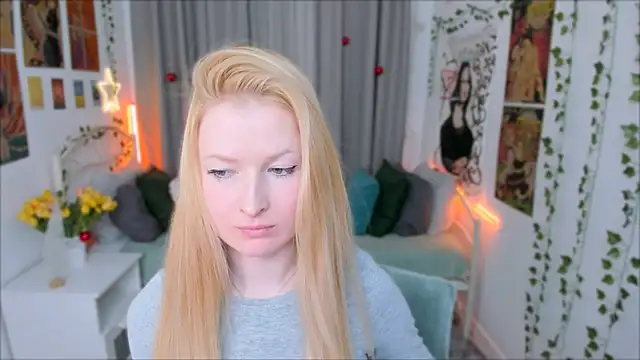 Laly Peach online show from December 2024 07:00:02 PM