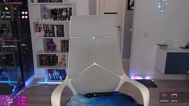 Emma Bryan online show from October 2025 06:46:02 PM