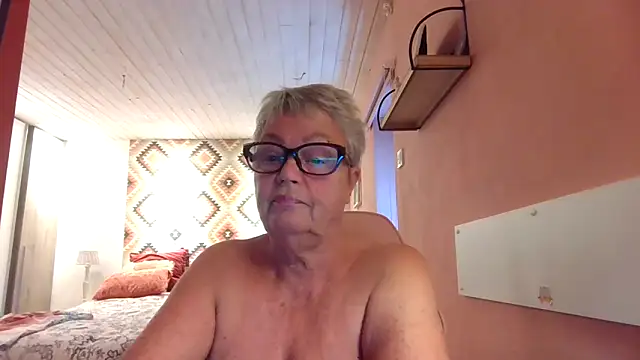 GrannyChrissy68 online show from September 2025 12:27:01 PM