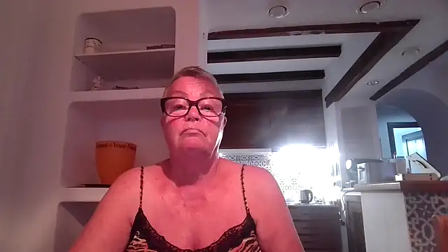 GrannyChrissy68 online show from October 2025 08:47:01 PM