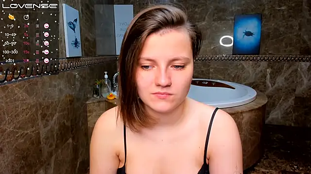 Snapshot of MelindaTin chatting on October 2025 12:33:01 AM MelindaTin online show from October 2025 12:33:01 AM